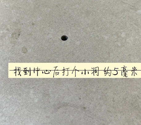 长顺瓷砖空鼓维修公司专业解答在瓷砖铺贴过程中，如果砂料搅拌不均匀，将会带来以下问题